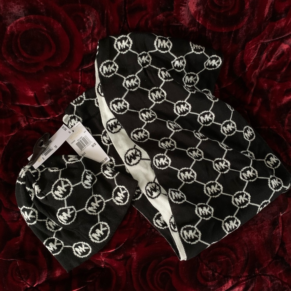Michael Kors Winter Beanie & Scarf def